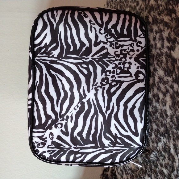 Huge Modella Travel Set! - Picture 5 of 10